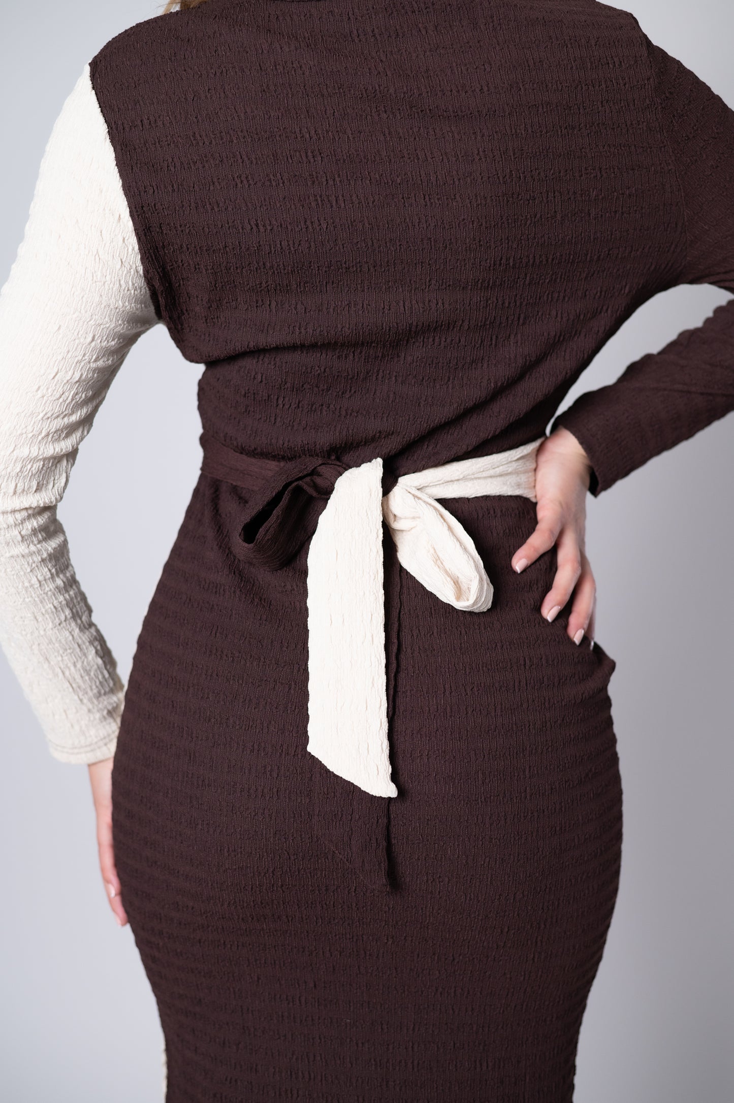 Zweifarbiges Midi-Kleid