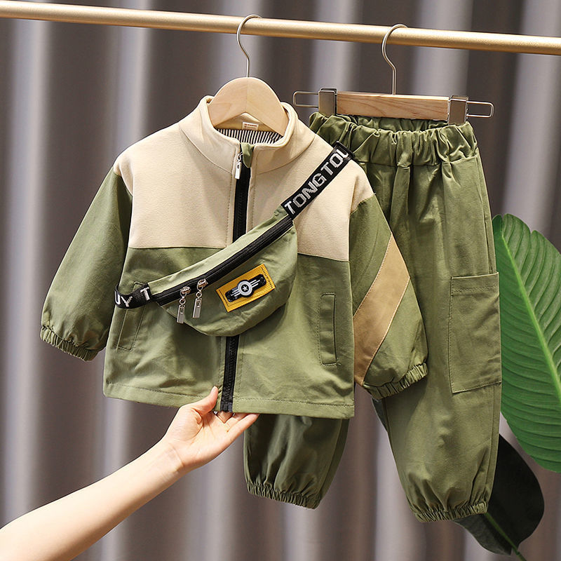 Zweiteiliges Anzug für schicke Kinderbekleidung.