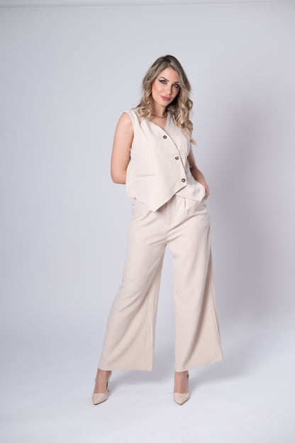 Lässiges Damen-Outfit mit Weste
