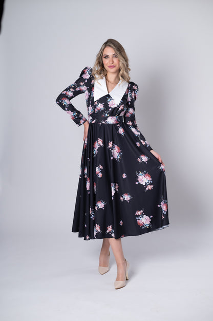 Tailliertes Blumen-Maxikleid