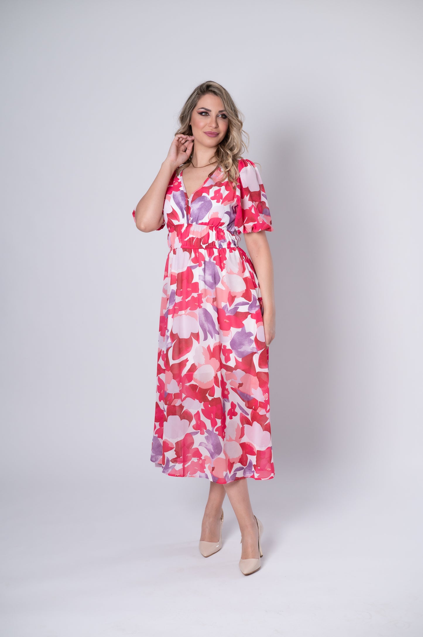 Gedrucktes Maxikleid mit kurzen Ärmeln