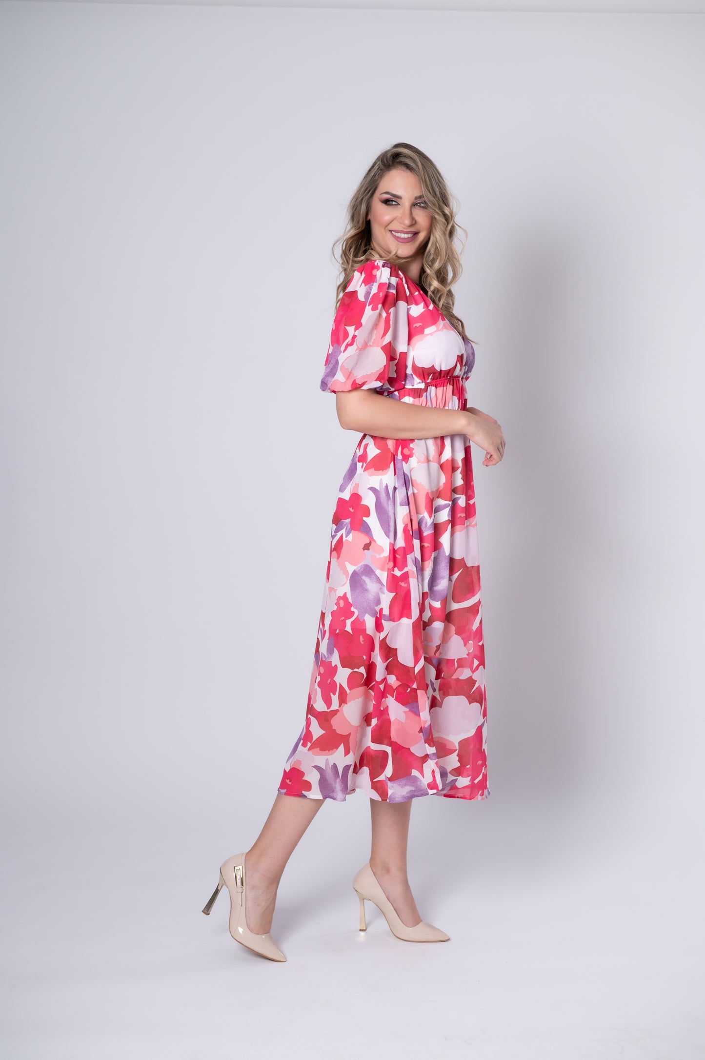 Gedrucktes Maxikleid mit kurzen Ärmeln