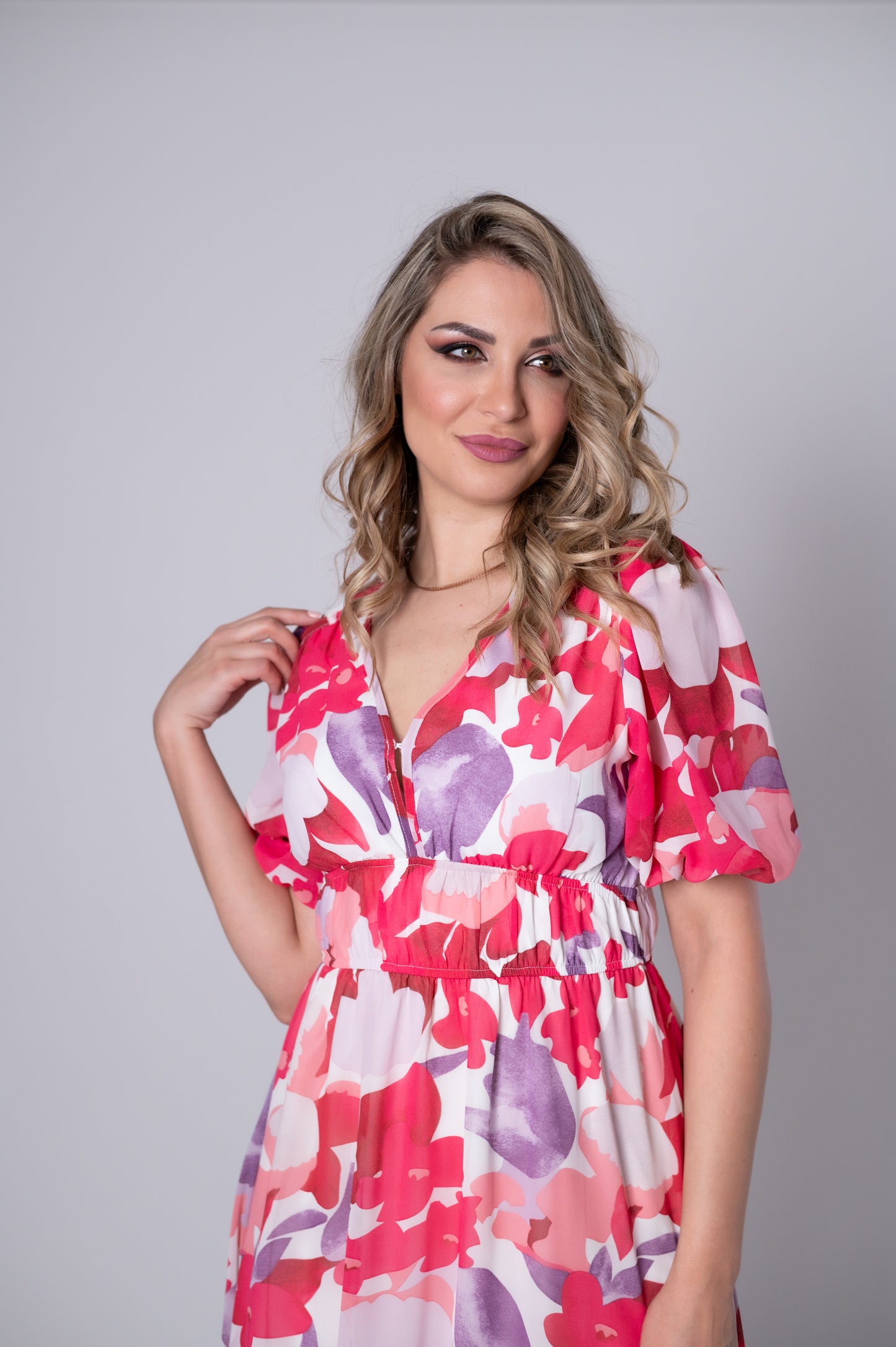 Gedrucktes Maxikleid mit kurzen Ärmeln