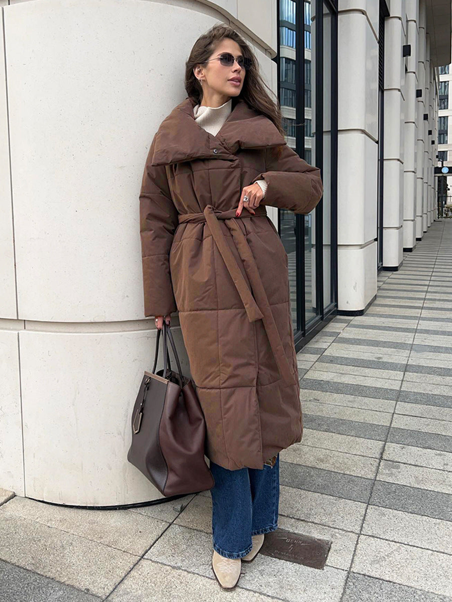 **Manteau long à la mode mit Revers: Damen-Weste aus Baumwolle mit Taschen und Spitzendesign**